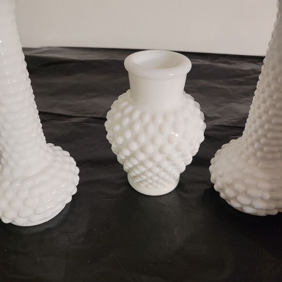 5 piece vtg milk glass vases tall and short 3 different sizes - Picture 4 of 16